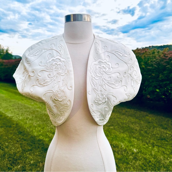 marie st claire Sweaters - Marie St. Claire vintage embroidered bolero